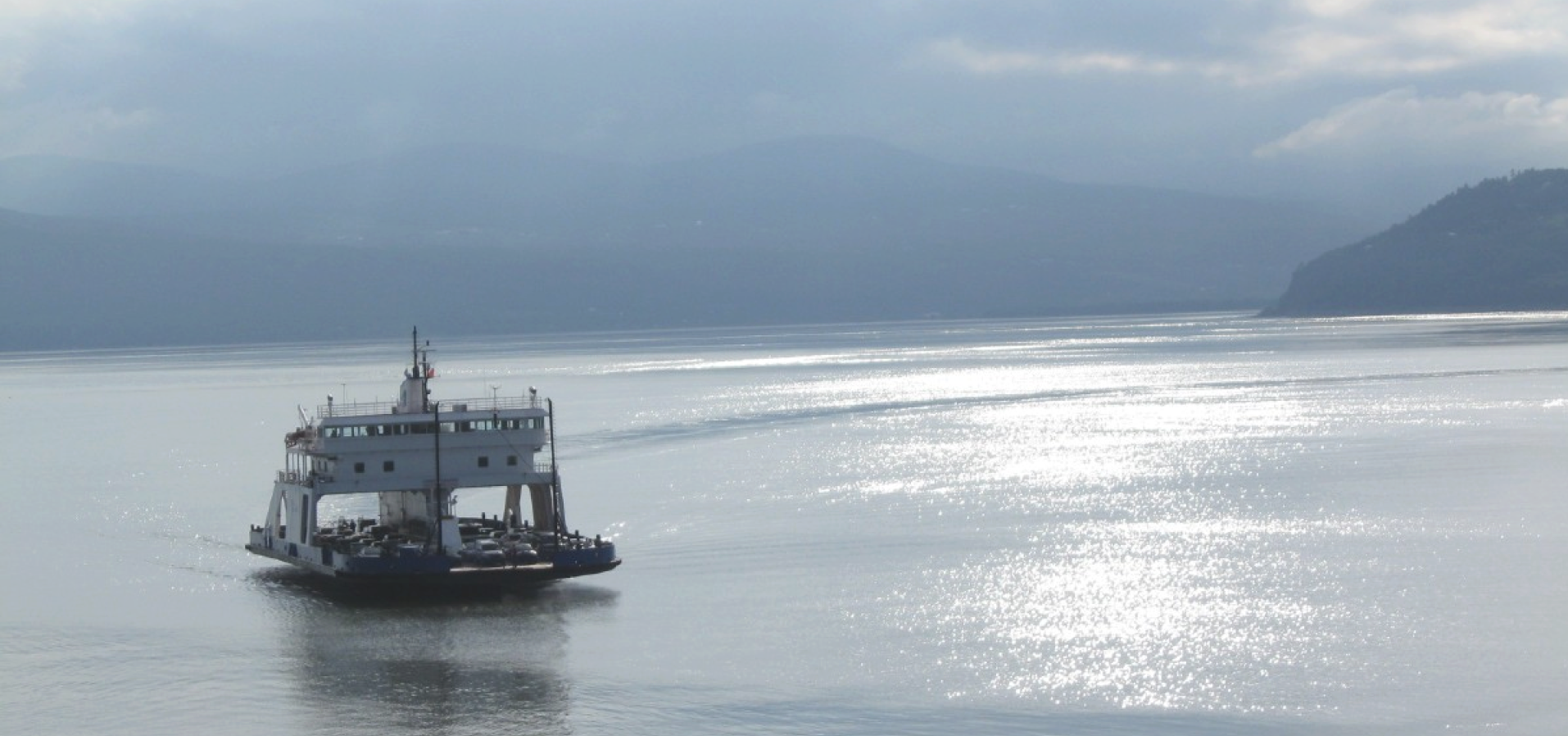 image de bateau sur la mer