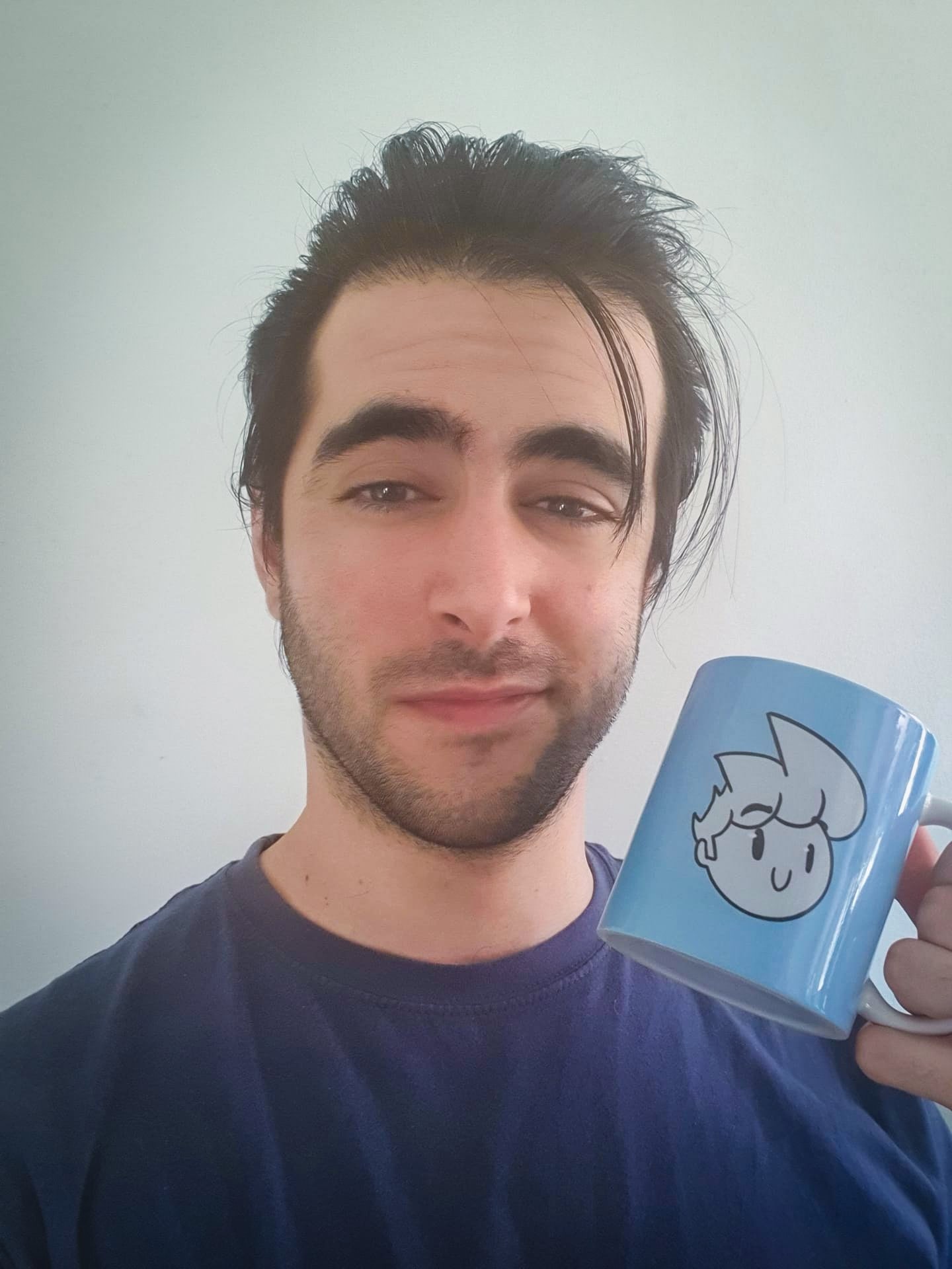 Lixian avec une tasse